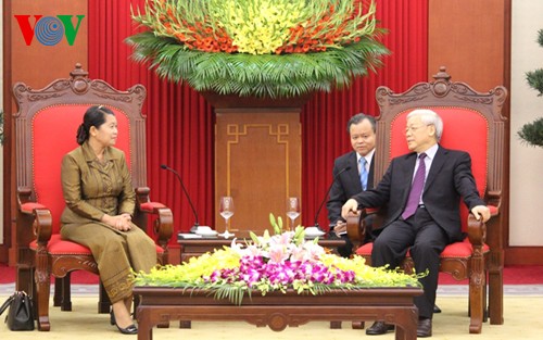 Sekjen Nguyen Phu Trong menerima delegasi tingkat tinggi Partai Rakyat Kamboja - ảnh 1